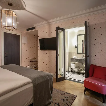 Capital Hotel 4*